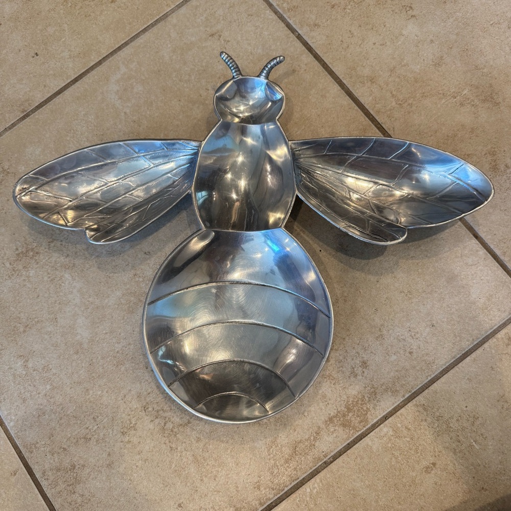 Mariposa Aluminum Bubmble Bee Platter 12”x17”